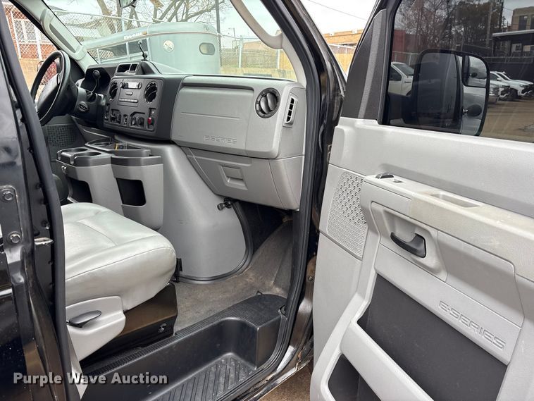 image for item ET7457 2012 Ford E350 van