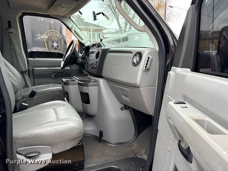 image for item ET7457 2012 Ford E350 van