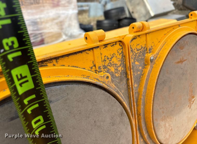 image for item EU0146 Traffic light equipment