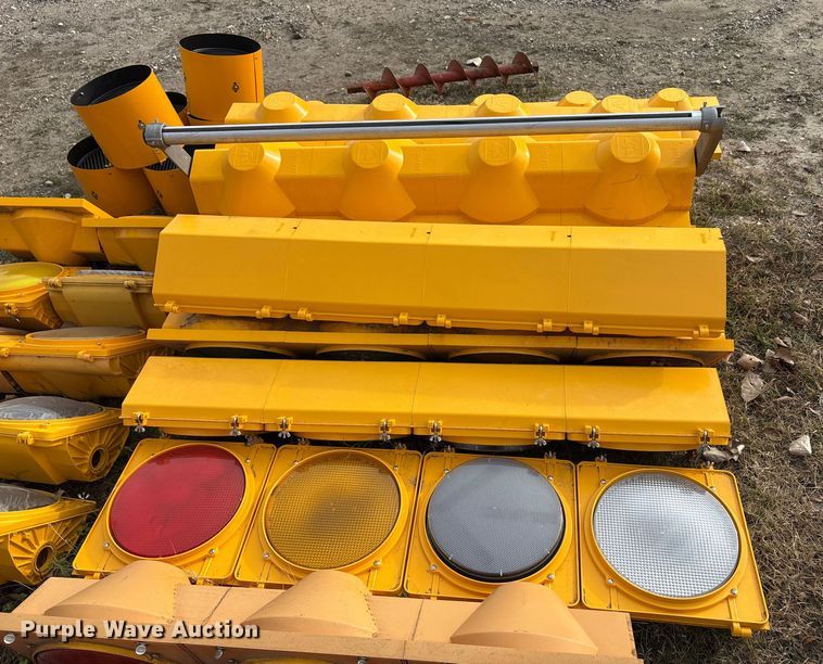 image for item EU0146 Traffic light equipment