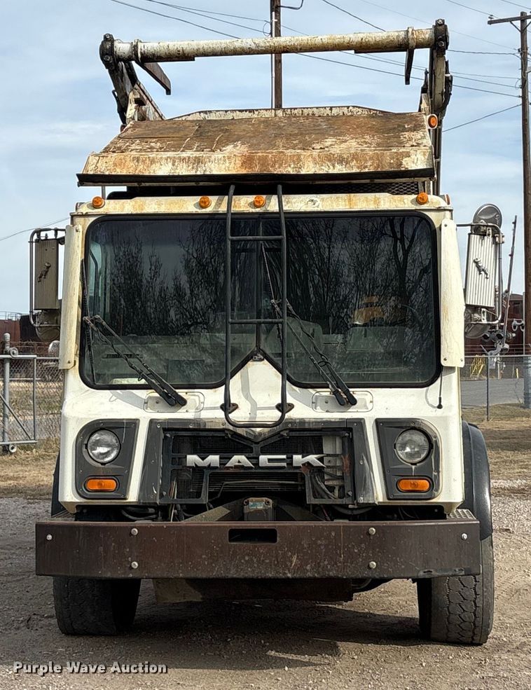 image for item EU0148 2012 Mack MRU613 refuse truck