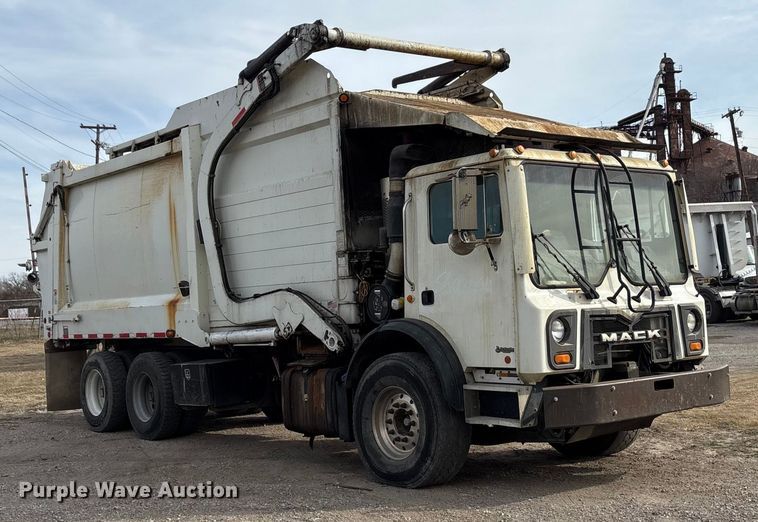image for item EU0148 2012 Mack MRU613 refuse truck