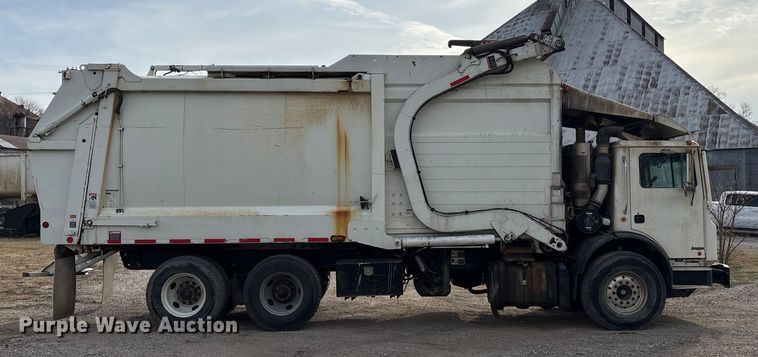 image for item EU0148 2012 Mack MRU613 refuse truck