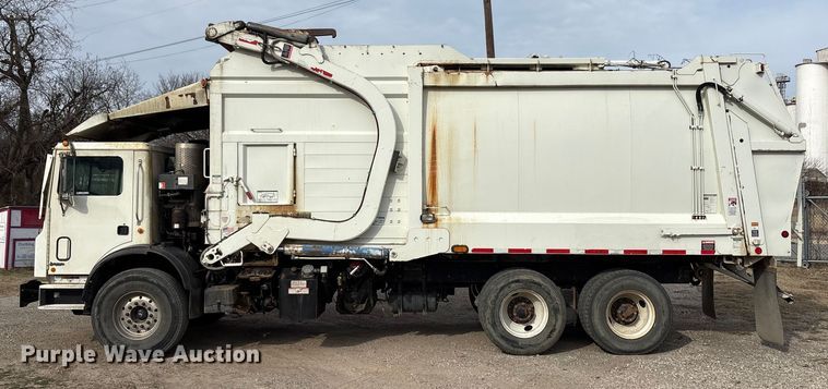 image for item EU0148 2012 Mack MRU613 refuse truck