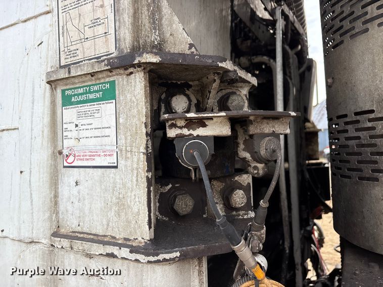 image for item EU0148 2012 Mack MRU613 refuse truck