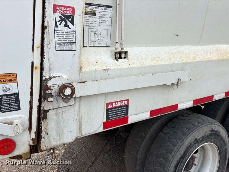 image for item EU0148 2012 Mack MRU613 refuse truck