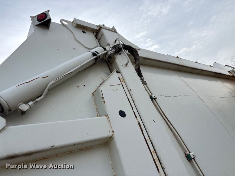 image for item EU0148 2012 Mack MRU613 refuse truck