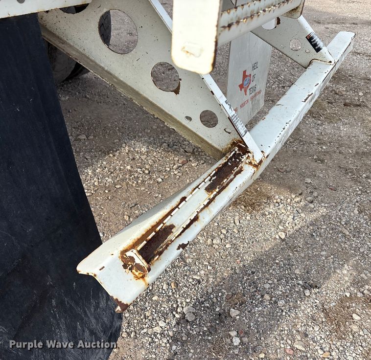 image for item EU0148 2012 Mack MRU613 refuse truck