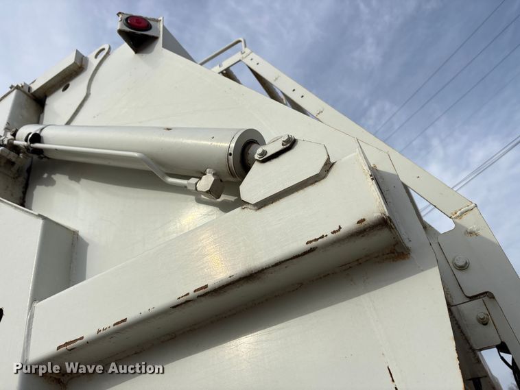 image for item EU0148 2012 Mack MRU613 refuse truck