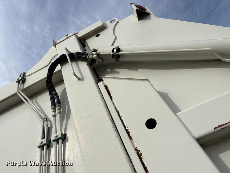 image for item EU0148 2012 Mack MRU613 refuse truck