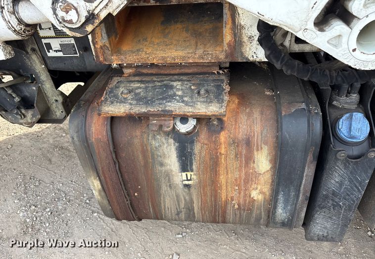 image for item EU0148 2012 Mack MRU613 refuse truck