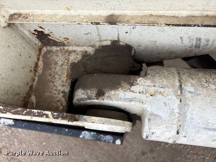 image for item EU0148 2012 Mack MRU613 refuse truck