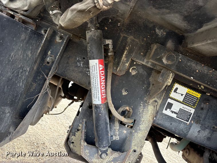 image for item EU0148 2012 Mack MRU613 refuse truck