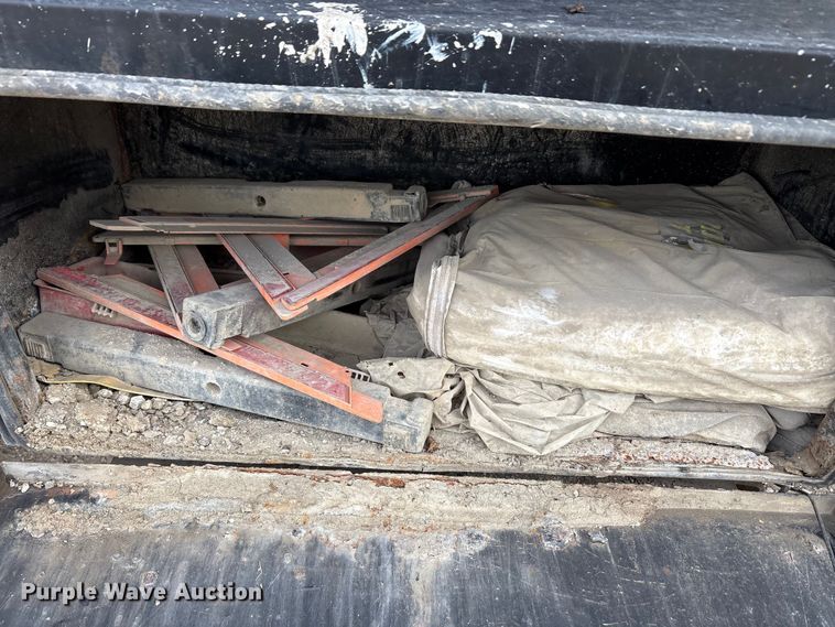 image for item EU0148 2012 Mack MRU613 refuse truck