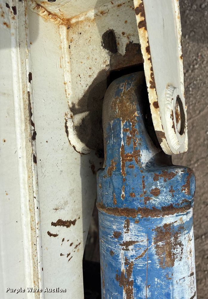 image for item EU0148 2012 Mack MRU613 refuse truck