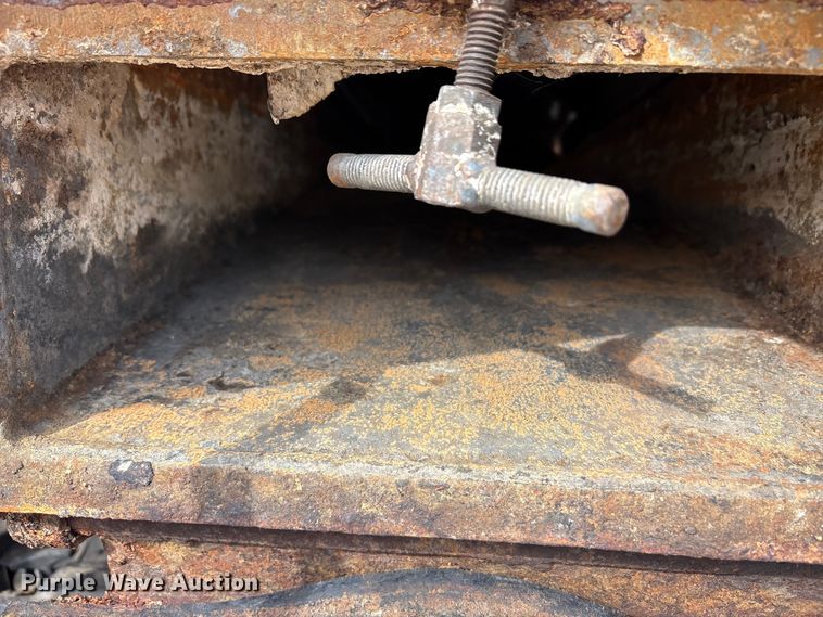 image for item EU0148 2012 Mack MRU613 refuse truck