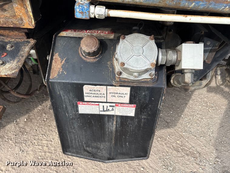 image for item EU0148 2012 Mack MRU613 refuse truck