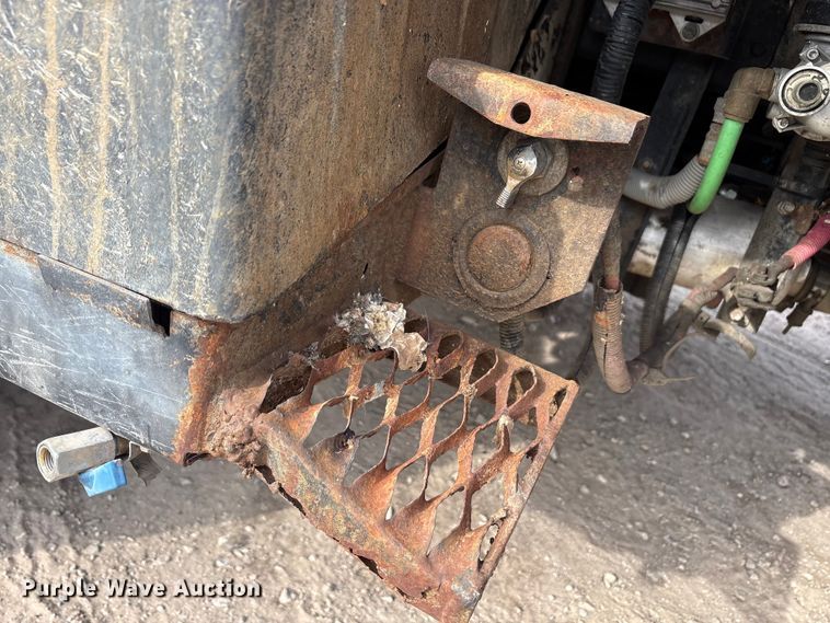 image for item EU0148 2012 Mack MRU613 refuse truck