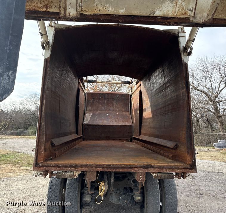 image for item EU0148 2012 Mack MRU613 refuse truck