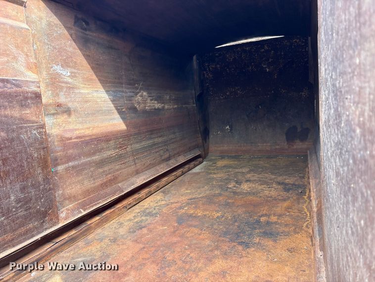 image for item EU0148 2012 Mack MRU613 refuse truck