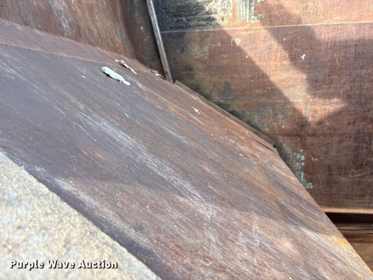 image for item EU0148 2012 Mack MRU613 refuse truck