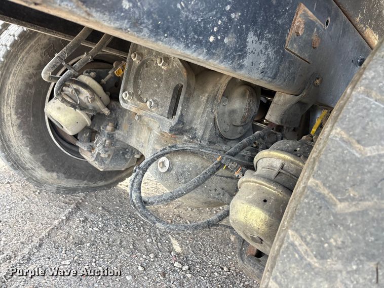 image for item EU0148 2012 Mack MRU613 refuse truck