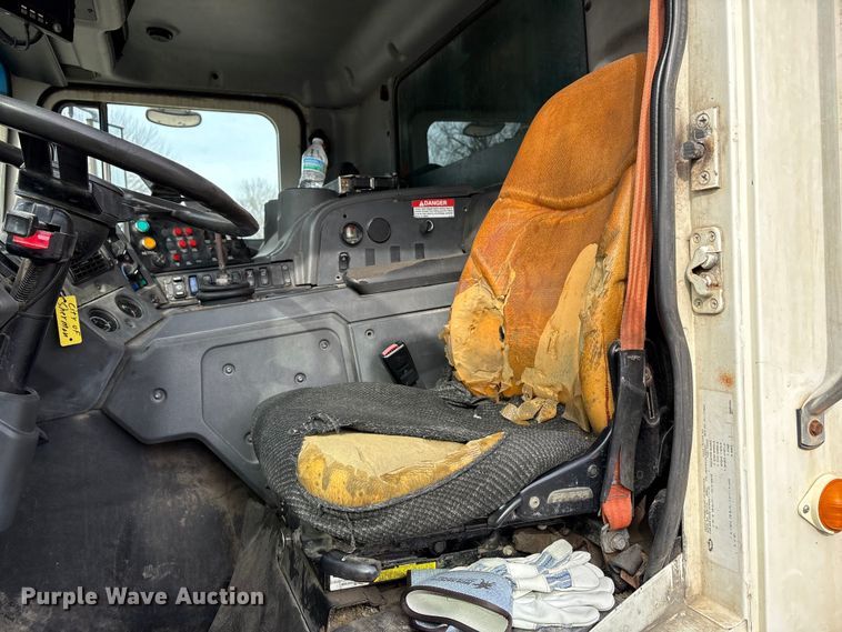 image for item EU0148 2012 Mack MRU613 refuse truck