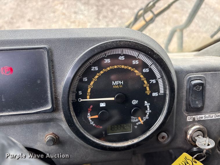 image for item EU0148 2012 Mack MRU613 refuse truck