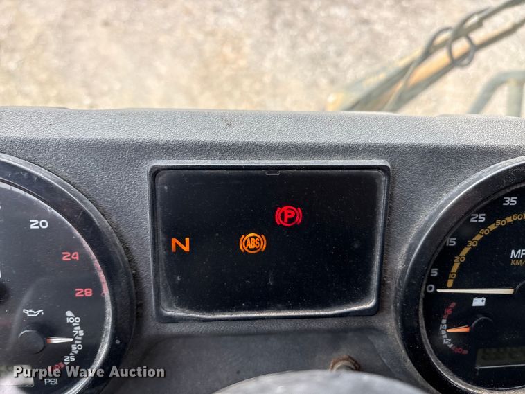 image for item EU0148 2012 Mack MRU613 refuse truck