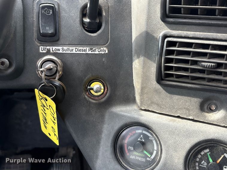 image for item EU0148 2012 Mack MRU613 refuse truck