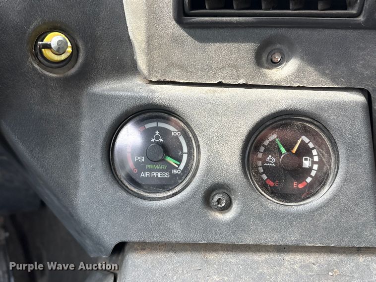 image for item EU0148 2012 Mack MRU613 refuse truck