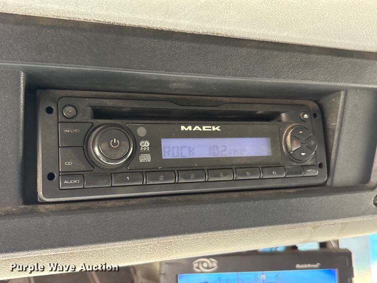 image for item EU0148 2012 Mack MRU613 refuse truck