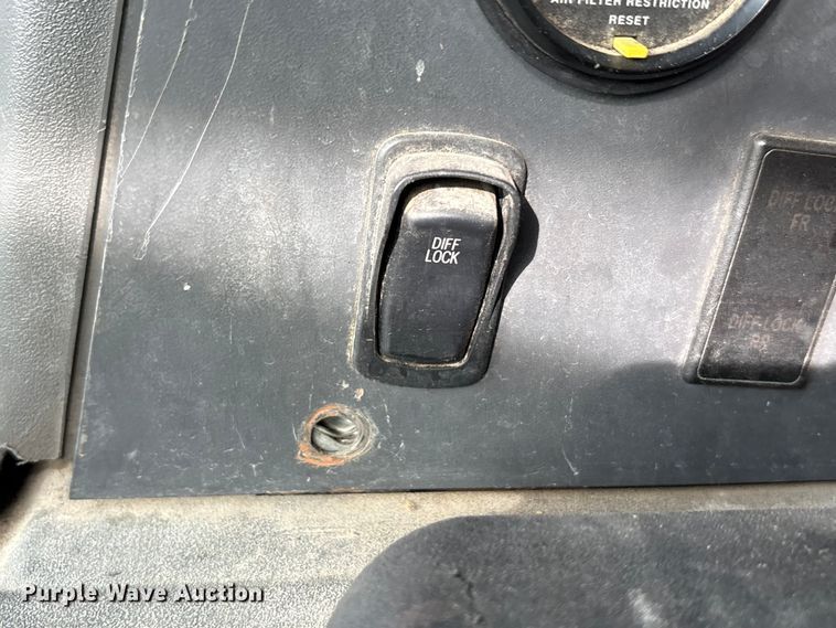 image for item EU0148 2012 Mack MRU613 refuse truck