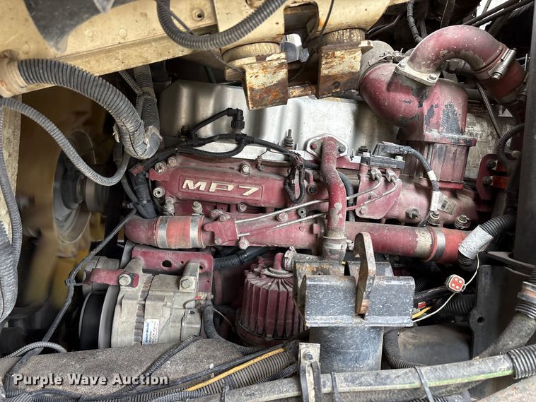 image for item EU0148 2012 Mack MRU613 refuse truck