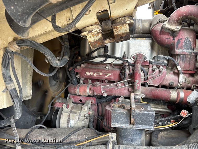 image for item EU0148 2012 Mack MRU613 refuse truck