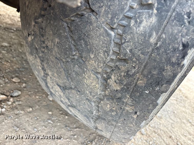 image for item EU0148 2012 Mack MRU613 refuse truck