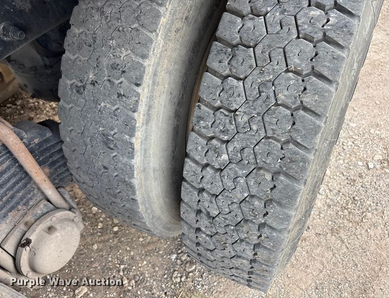 image for item EU0148 2012 Mack MRU613 refuse truck