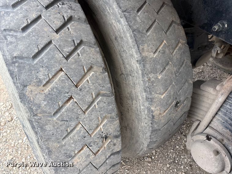 image for item EU0148 2012 Mack MRU613 refuse truck