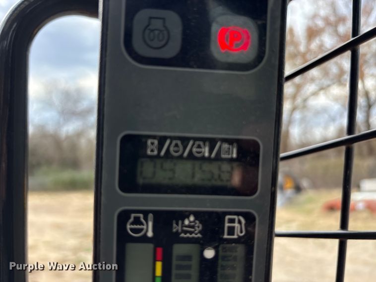 image for item EU0151 2017 Case TV380 tracked skid steer loader