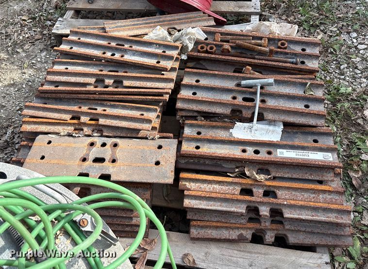 image for item EU0152 (85) track pads