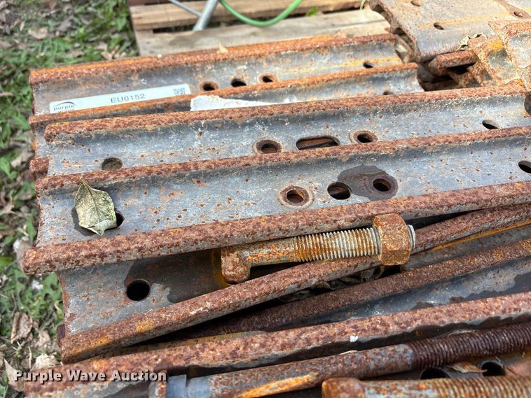 image for item EU0152 (85) track pads