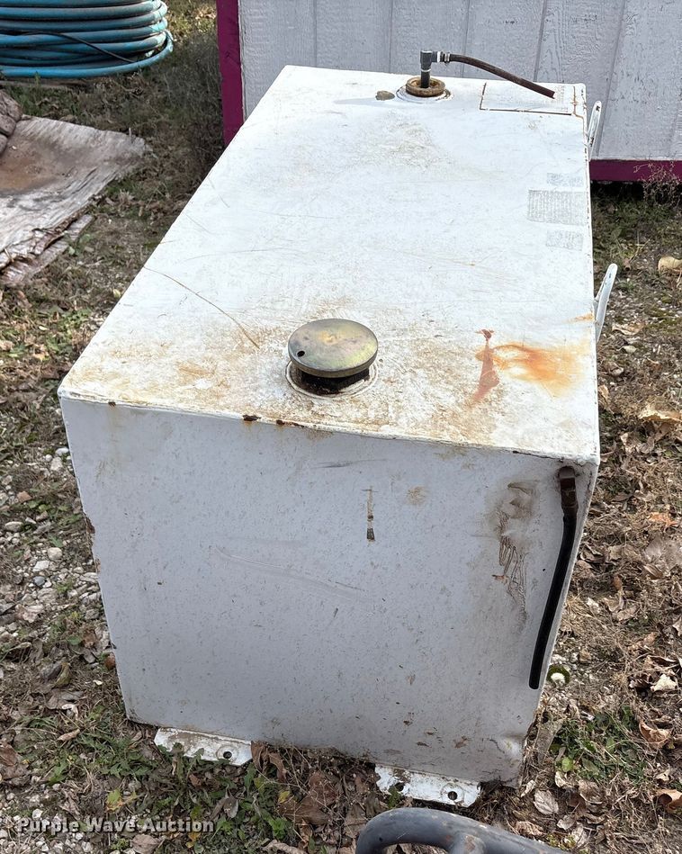 image for item EU0153 (3) fuel tanks