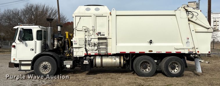 image for item EU0156 2013 Autocar ACX Xpeditor refuse truck
