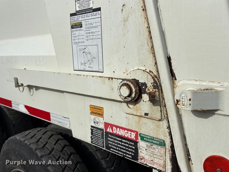 image for item EU0156 2013 Autocar ACX Xpeditor refuse truck