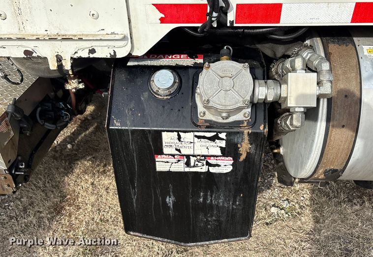 image for item EU0156 2013 Autocar ACX Xpeditor refuse truck