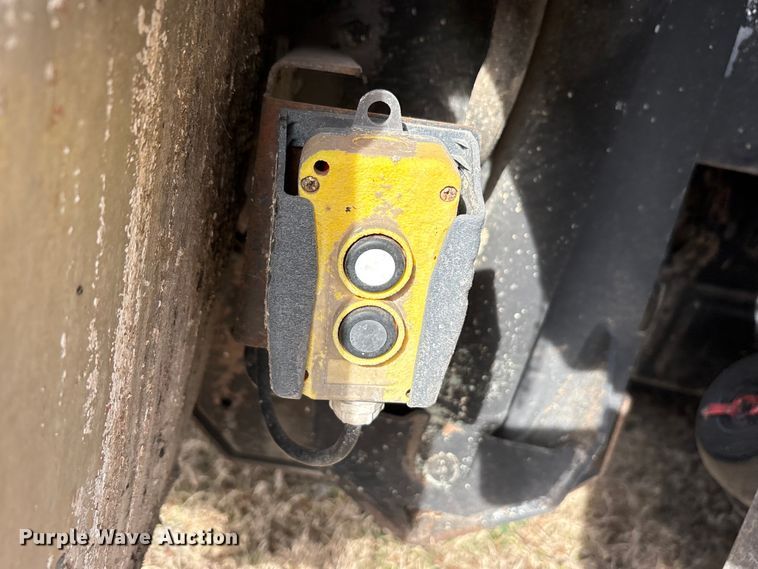 image for item EU0156 2013 Autocar ACX Xpeditor refuse truck