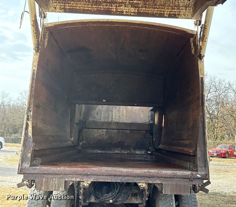 image for item EU0156 2013 Autocar ACX Xpeditor refuse truck