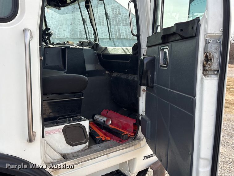 image for item EU0156 2013 Autocar ACX Xpeditor refuse truck