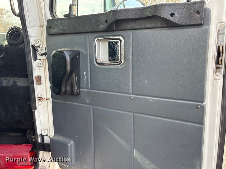 image for item EU0156 2013 Autocar ACX Xpeditor refuse truck