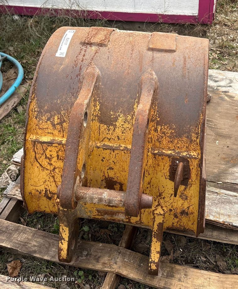 image for item EU0157 Excavator bucket